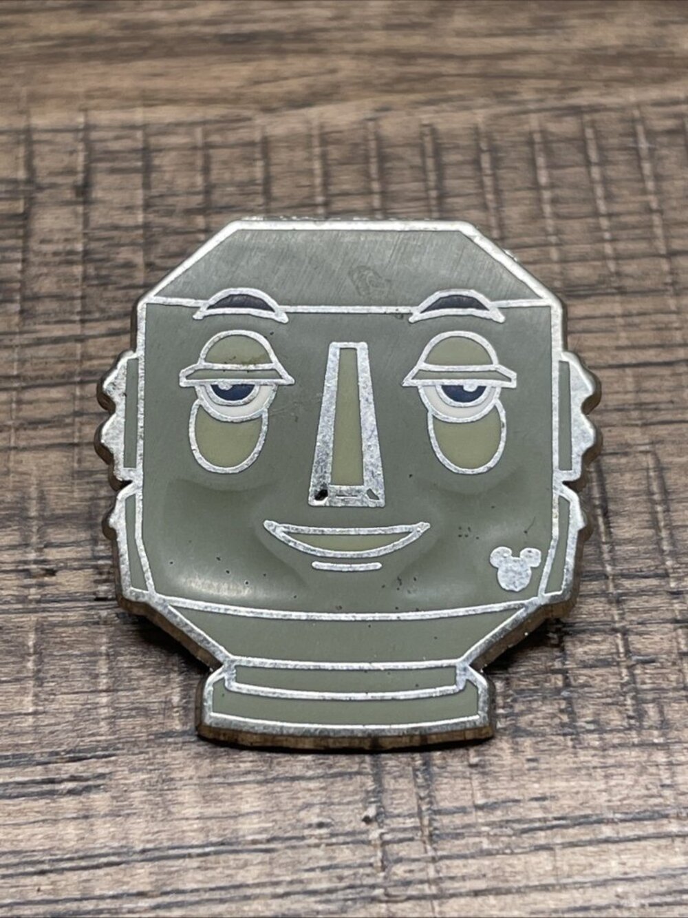 2010 Disney Hidden Mickey Series Past Attraction Butler Robot Pin KG JD